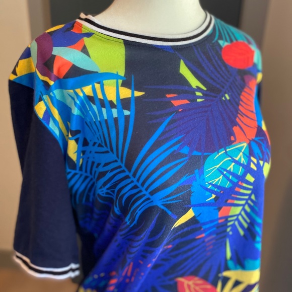 2/30 Broken Threads floral crewneck tee women’s - Picture 3 of 9